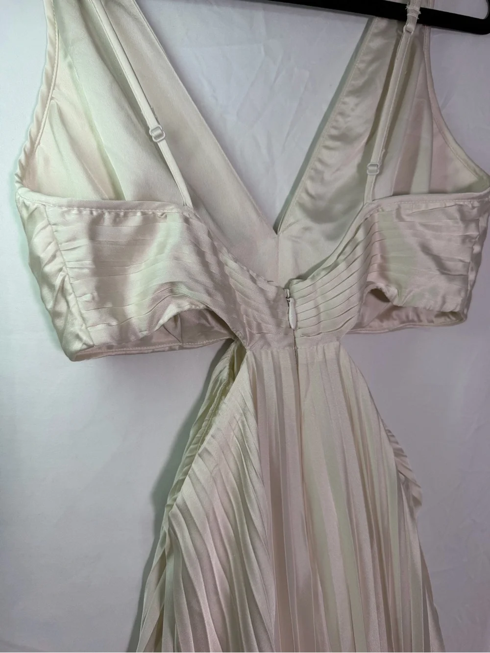Abercrombie & Fitch Ivory Plunging V-Neck Pleated Maxi Dress